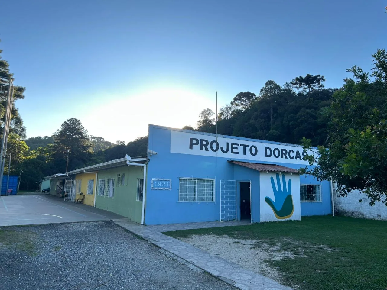 Sitz des Projeto Dorcas von der Straße aus gesehen